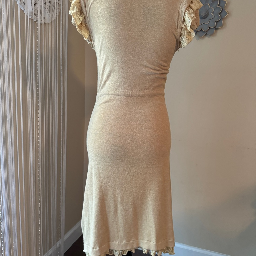 European Dress - Picture 5 of 6